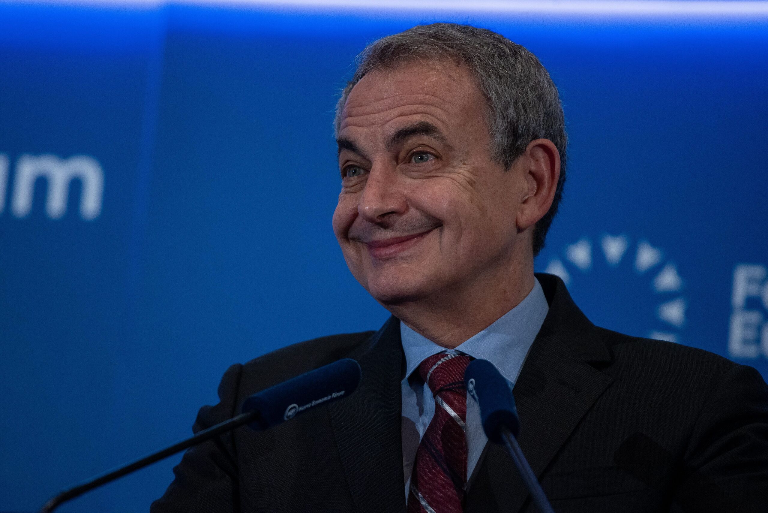 Tertulia de Cuesta: Zapatero, más acorralado que nunca ante los informes de la UDEF y el auto del juez Calama