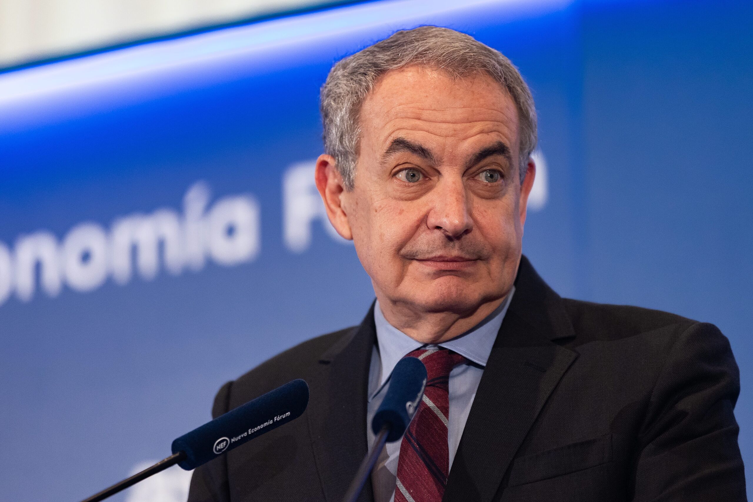 Zapatero, héroe de la derecha