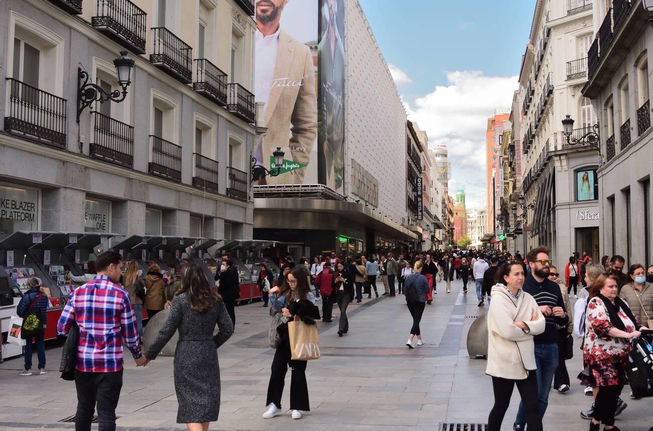 El cambio demográfico de España: a la cabeza de la UE en inmigración y emigración