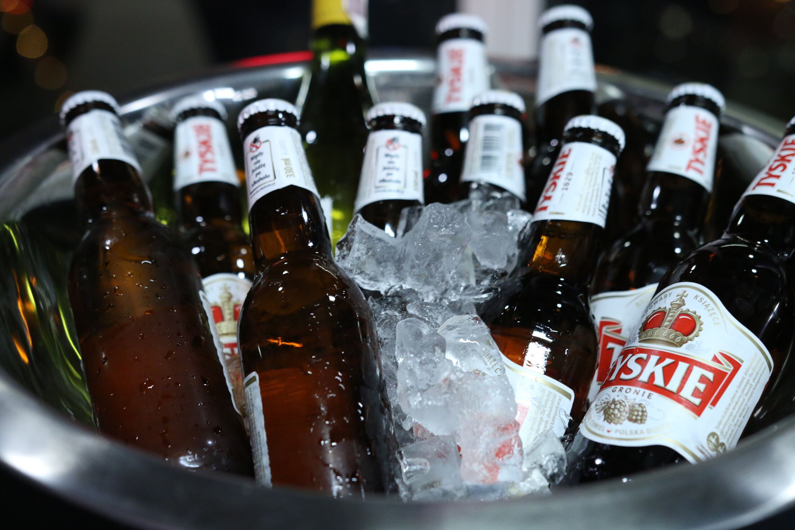 El truco para enfriar una cerveza en 5 minutos