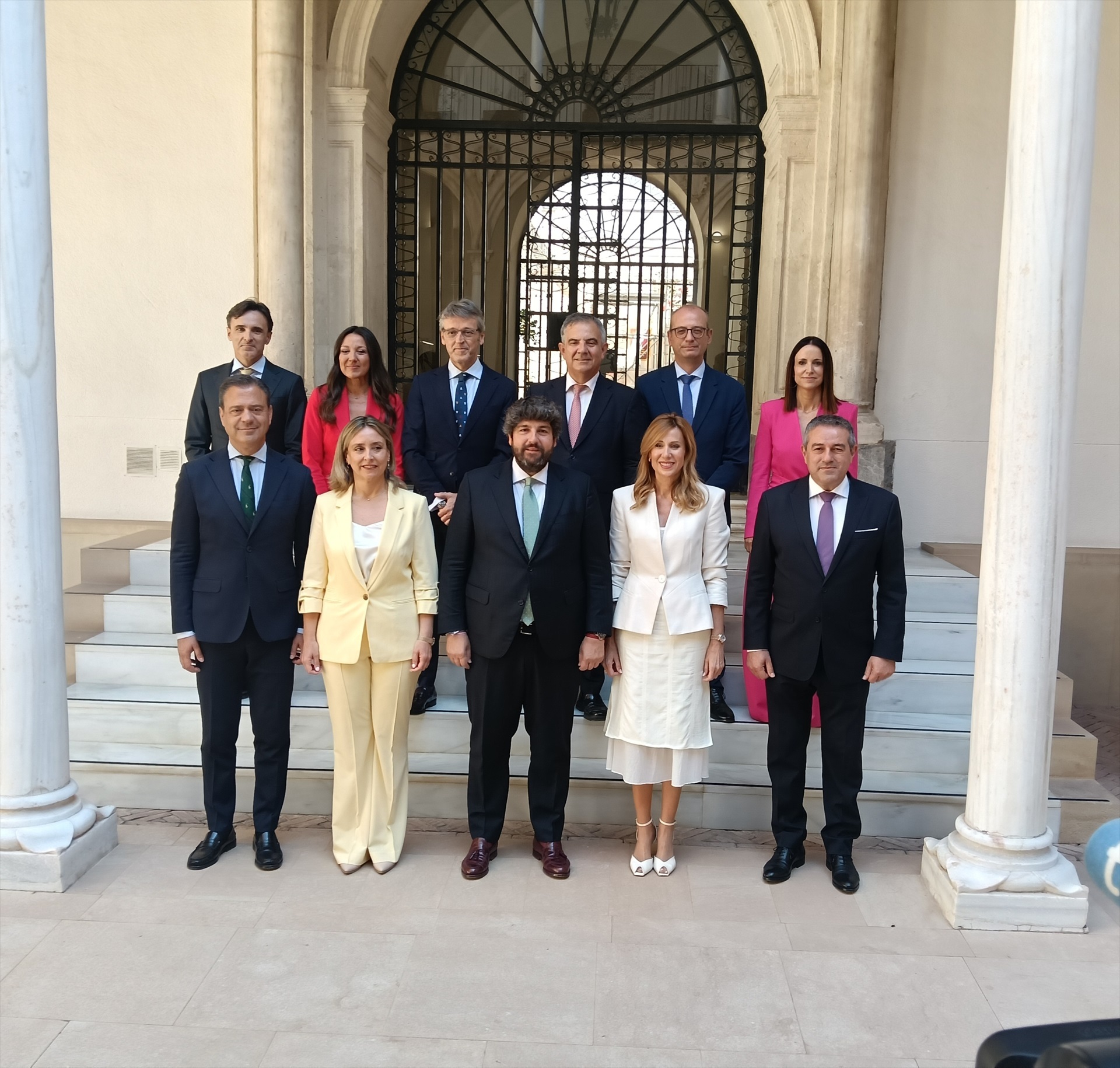 López Miras relanza su Gobierno con dos nuevos consejeros en Salud y Agricultura: Isabel Ayala y Joaquín Buendía