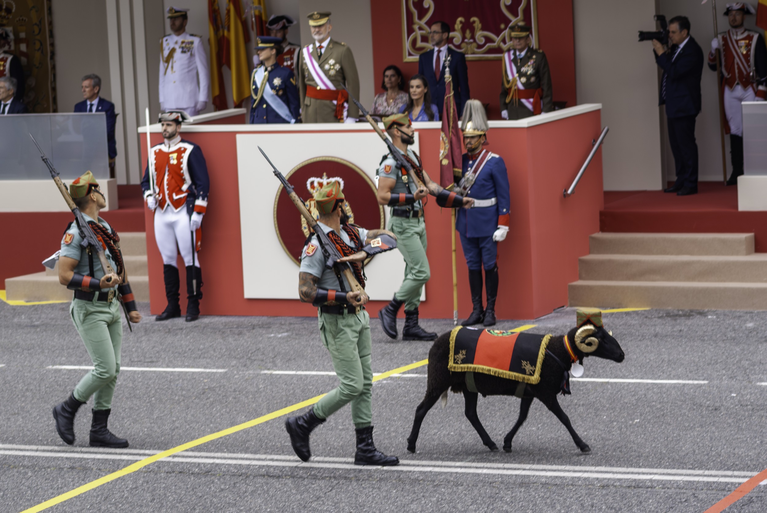 Baraka, el borrego que potencia el protagonismo de La Legión en su tercer gran desfile nacional