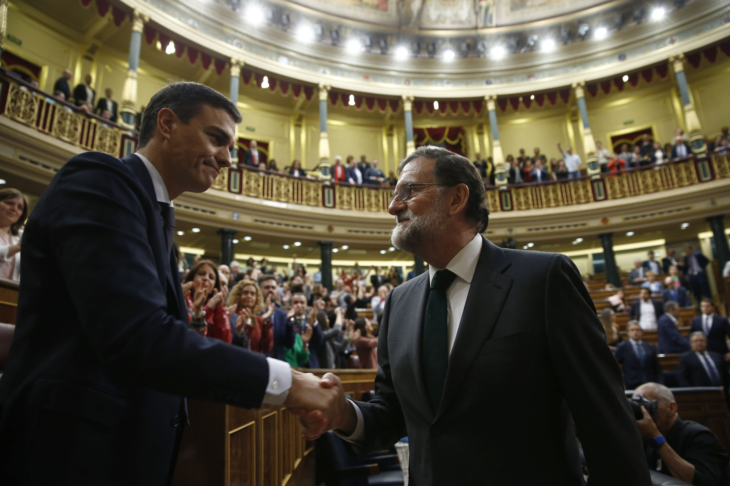 En ocho años, de la farsa a la debacle