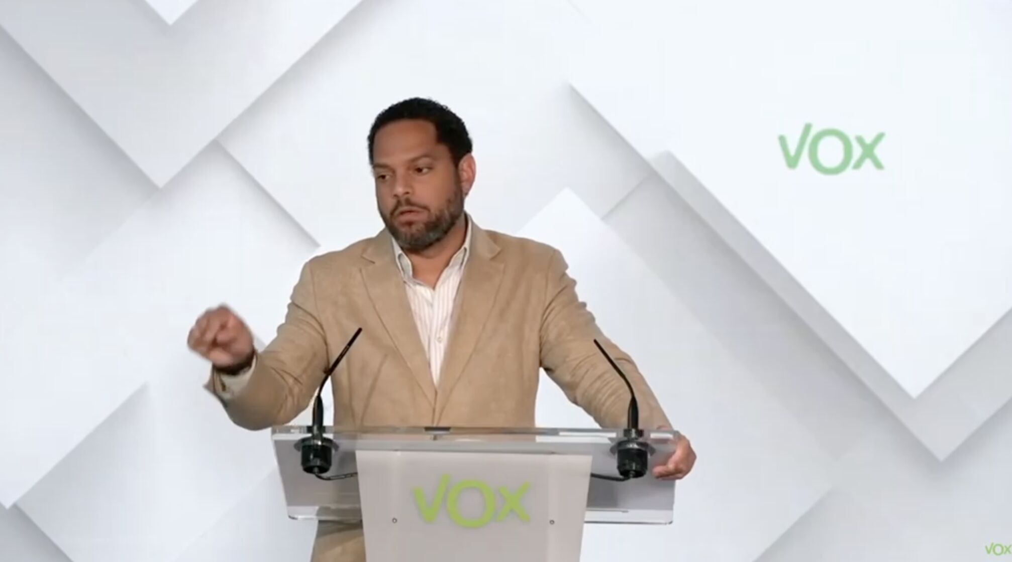 Vox acusa a Juanma Moreno de 