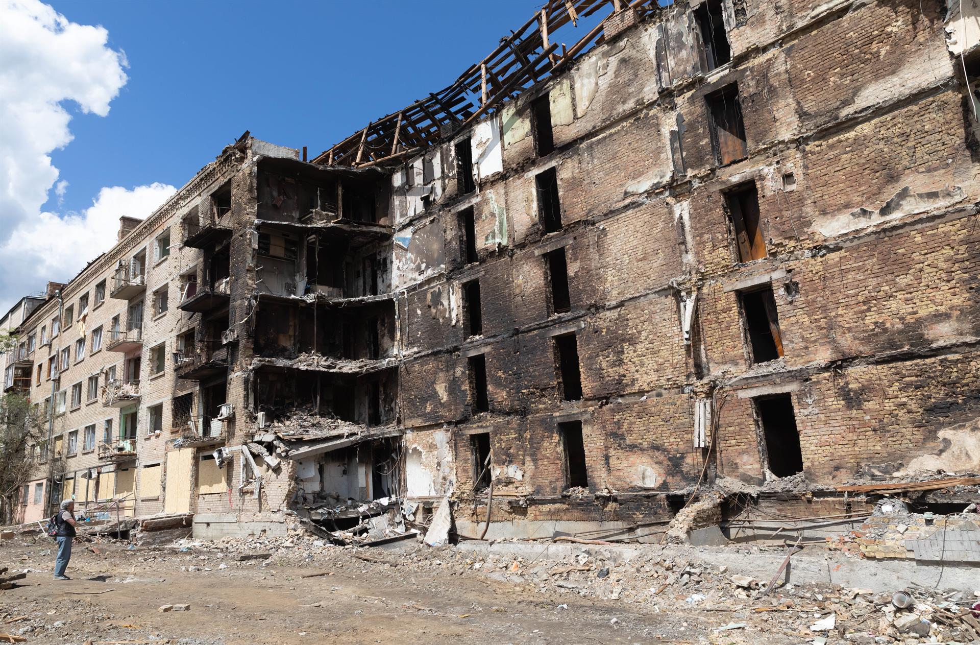 Al menos nueve muertos y casi 90 heridos en otra noche de bombardeos rusos en Ucrania