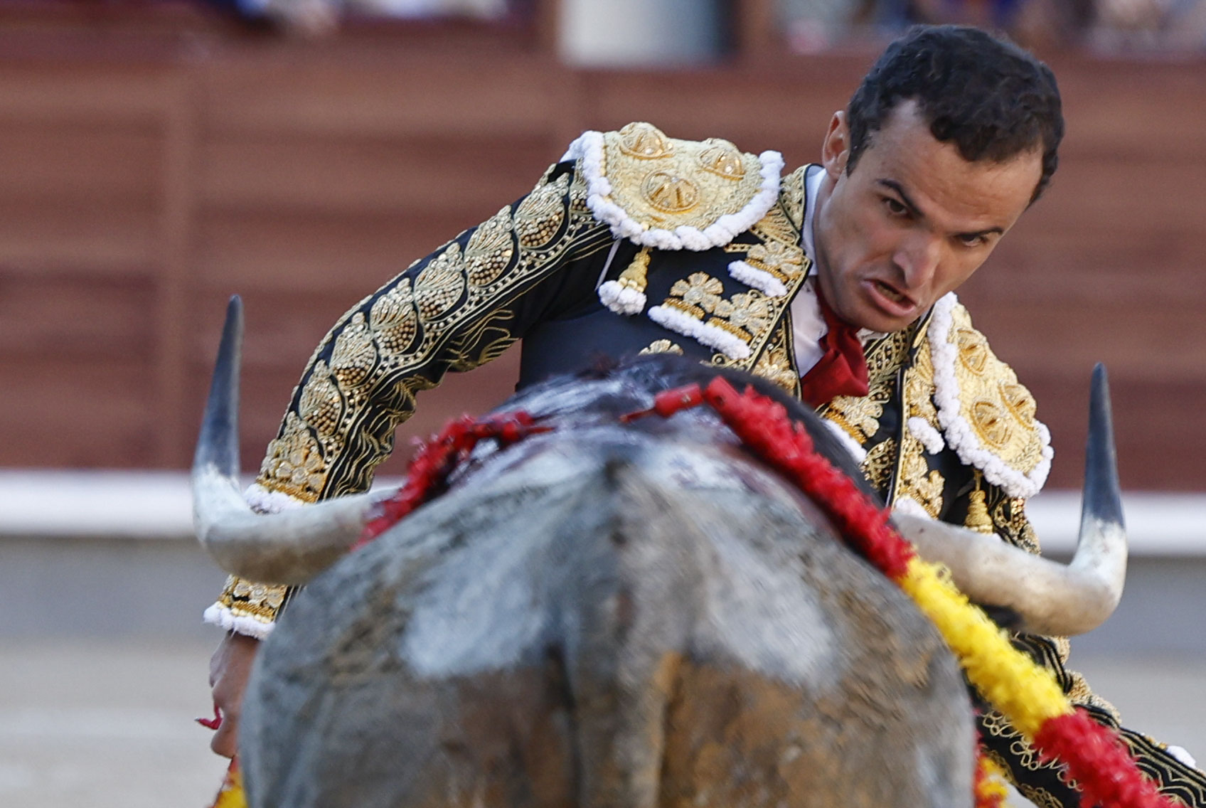 La heroicidad de Damián Castaño en la dura corrida de José Escolar