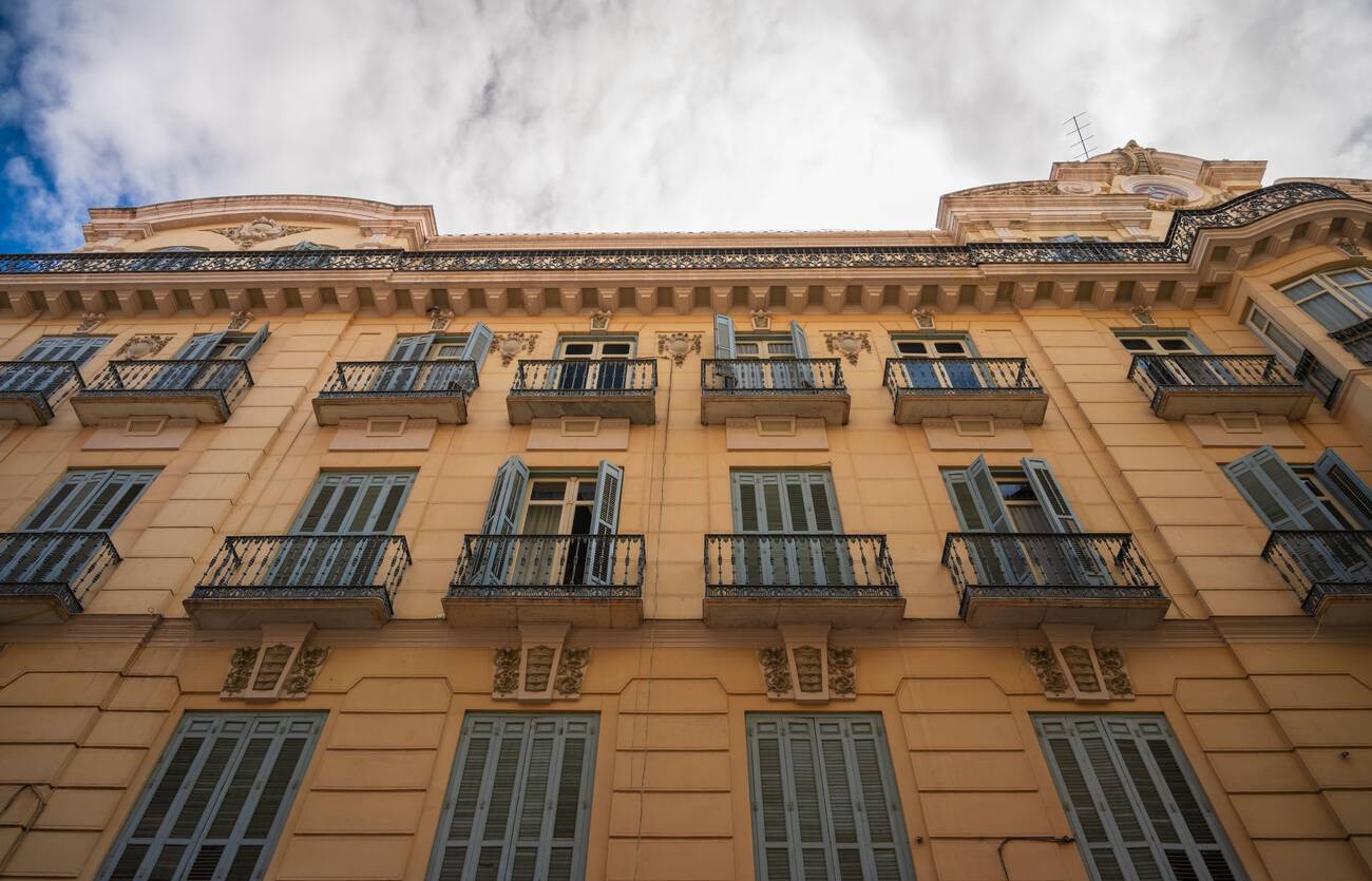 Nuevo varapalo de Bruselas a Sánchez por discriminar a los dueños de vivienda extranjeros
