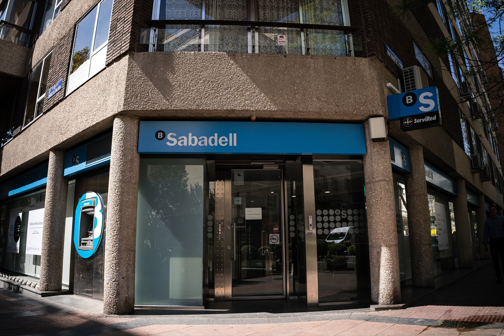 Bruselas amplía el expediente contra España por el bloqueo del Gobierno a la OPA de BBVA sobre Sabadell