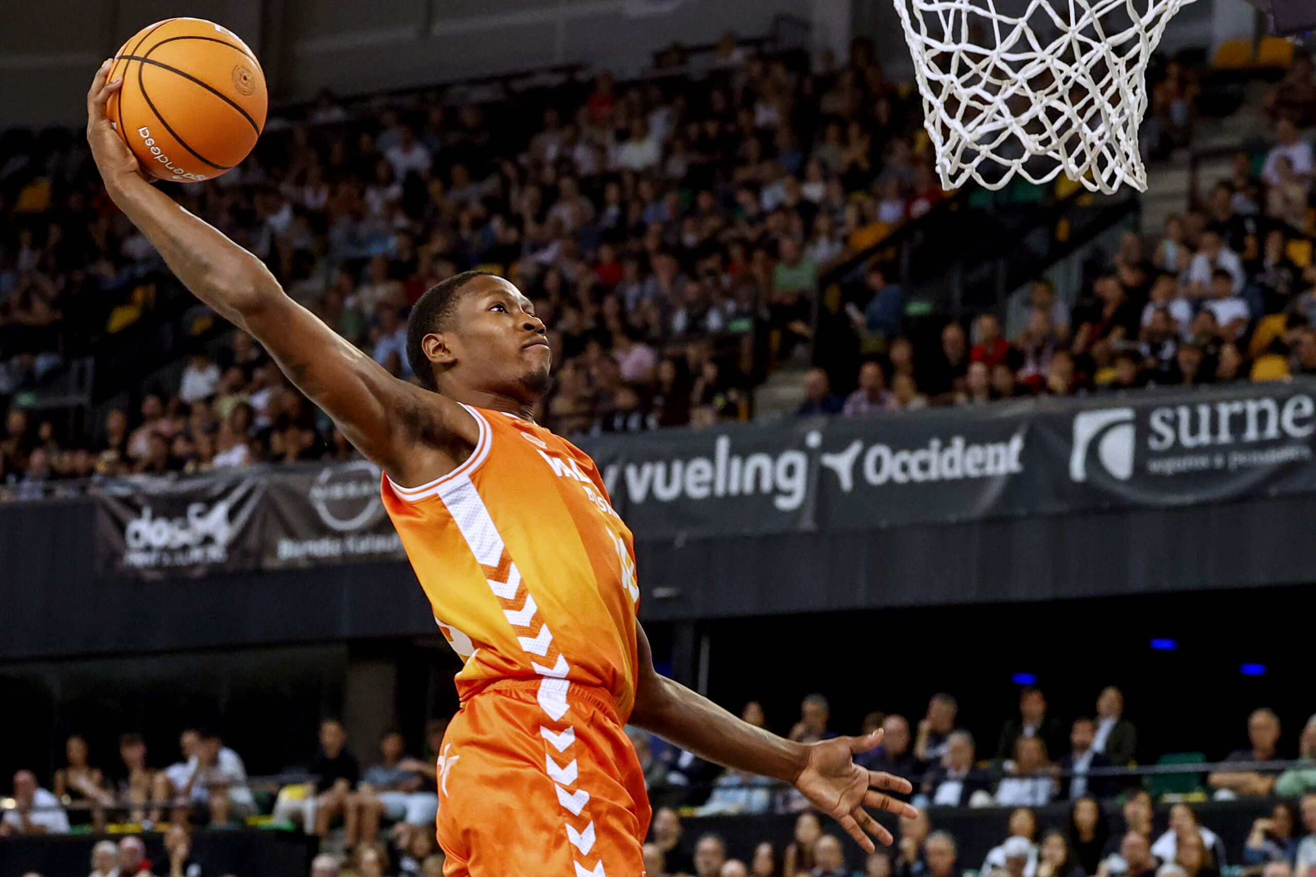 El Valencia Basket barre al Surne Bilbao en Miribilla y se mete en semifinales
