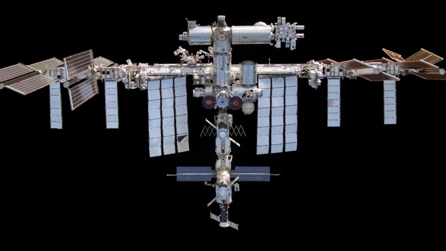 La NASA refugia a sus astronautas en una nave de SpaceX por las fugas en el módulo ruso