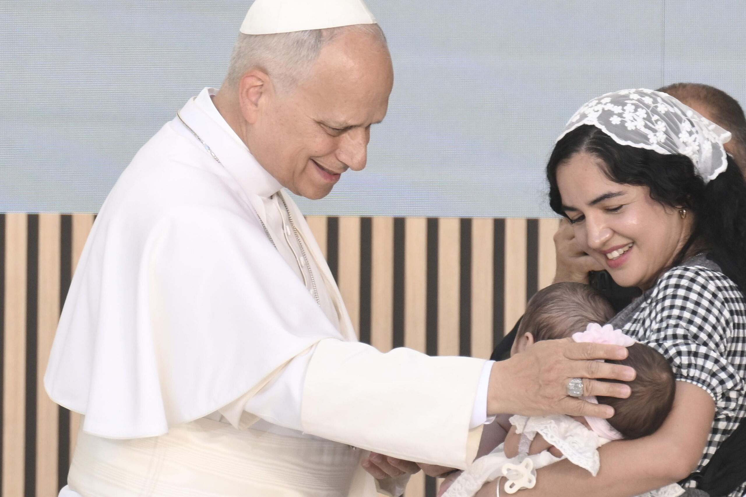 El Papa sitúa a los más vulnerables en el centro de su primer día en Madrid: 