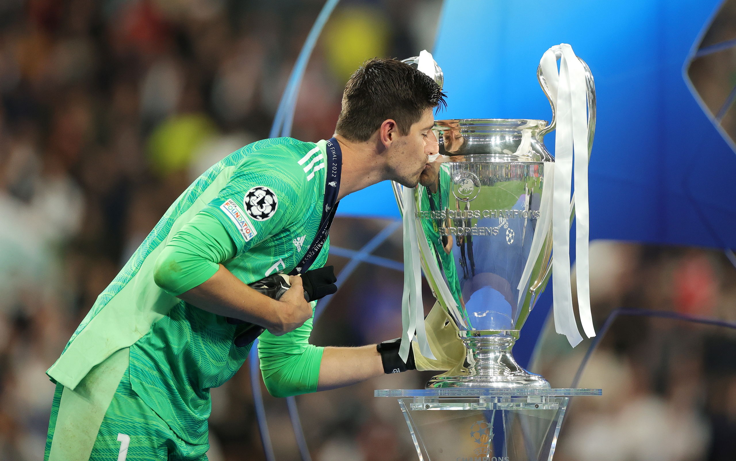 'Courtois, héroe y diablo': el guardián de las "doce manos" 
