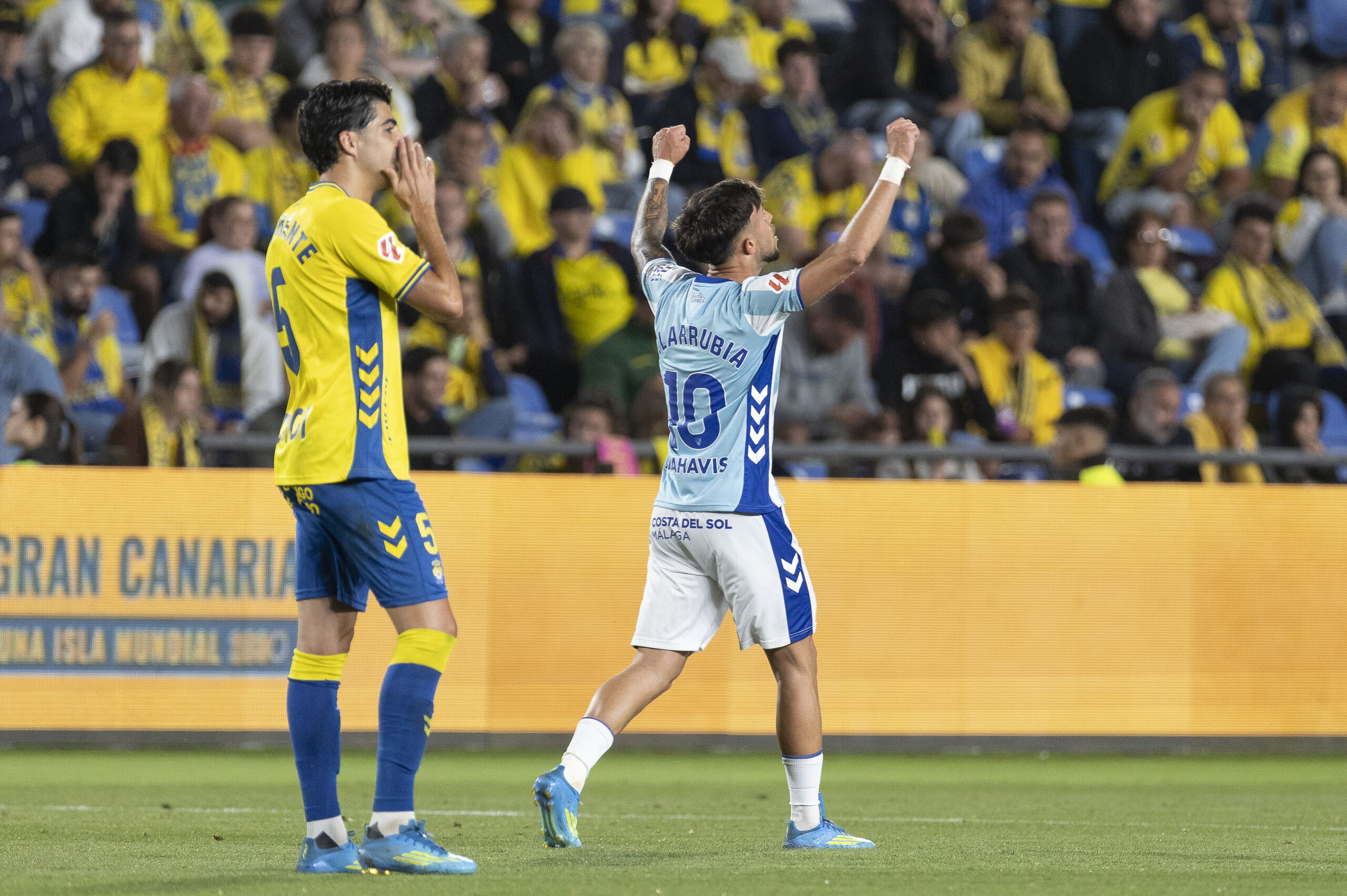 Larrubia acerca al Málaga a la final por el ascenso
