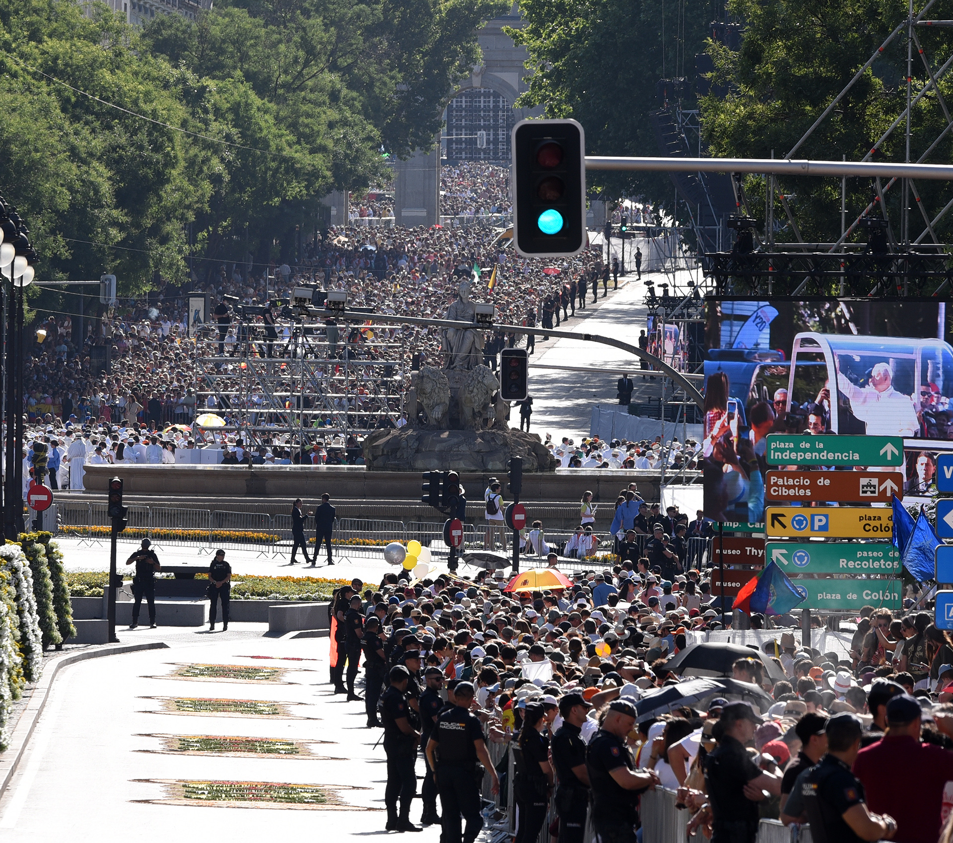 El papa León XIV entregado con los españoles: la multitudina