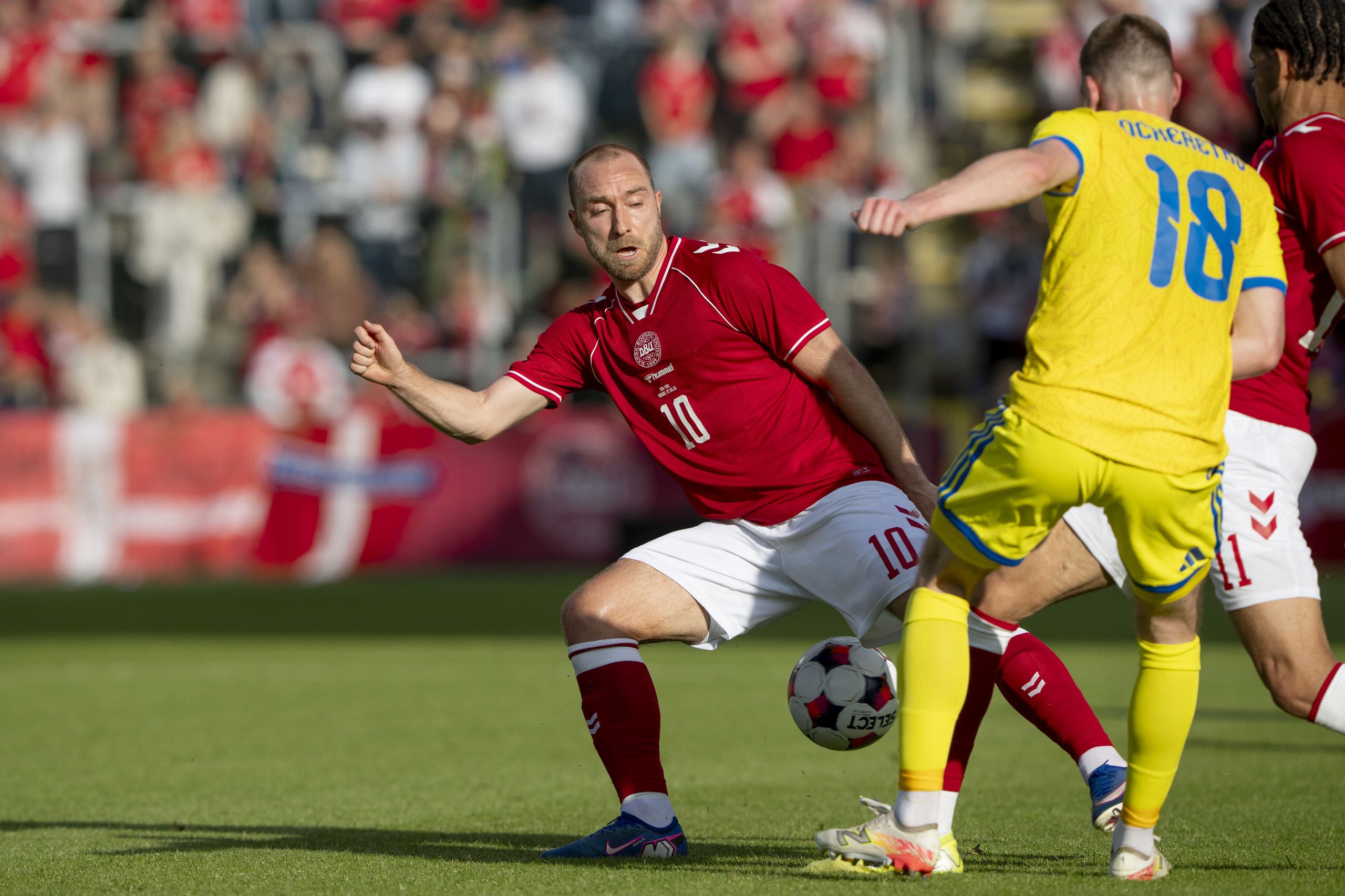 Eriksen da otro susto tras desplomarse en pleno partido con 