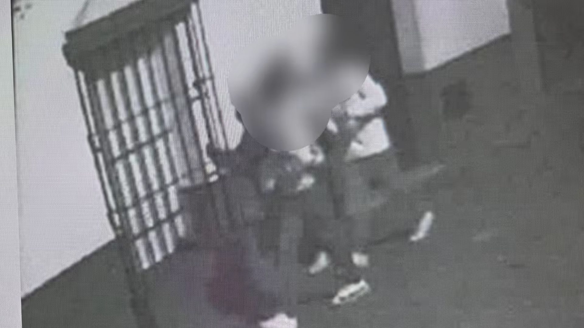 Detenidos tres jóvenes por propinar una brutal paliza a un o