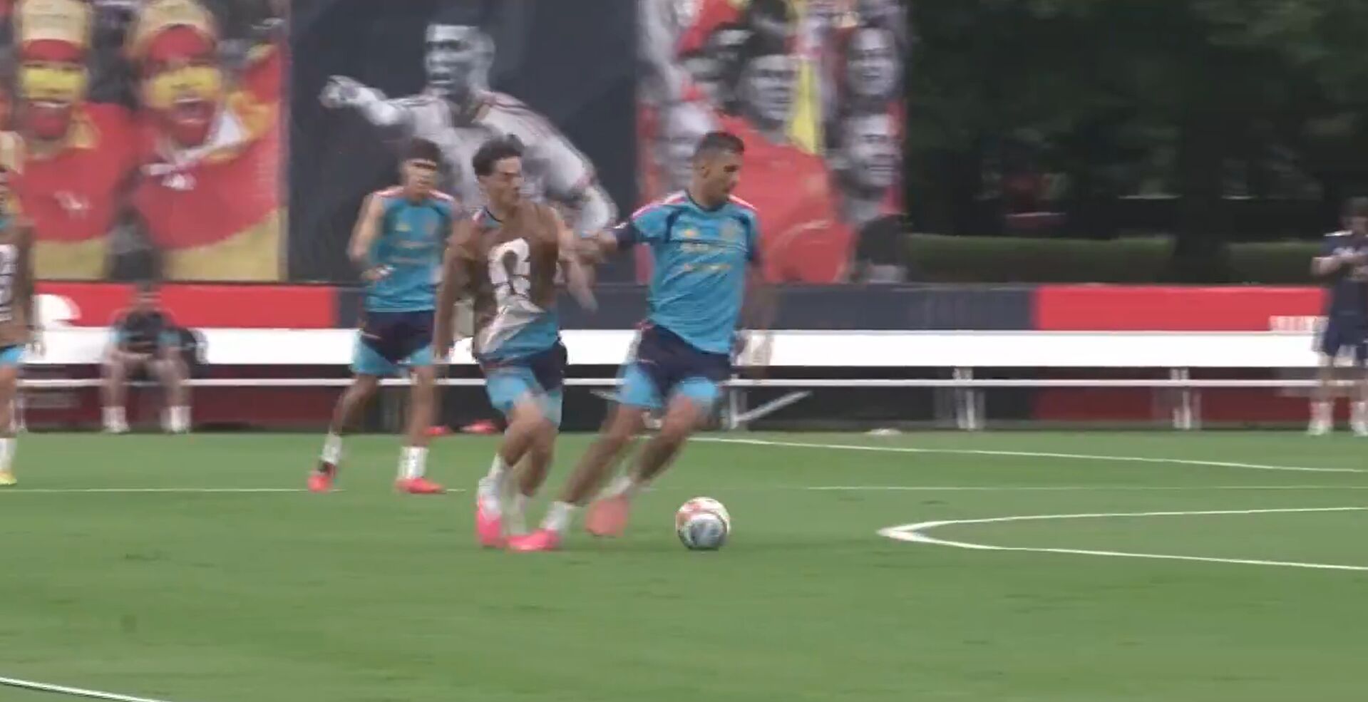 Cierre de filas total con Gavi en la Selección tras su entrada viral a Rodrigo
