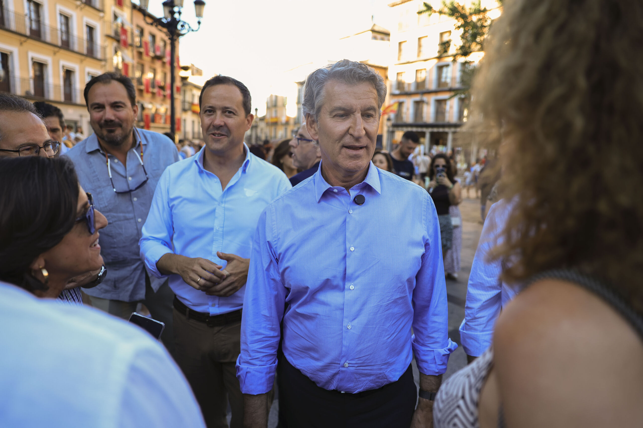 La corrupción empieza a castigar al PSOE y a beneficiar a un PP que sube con fuerza, según una encuesta de 'El País'