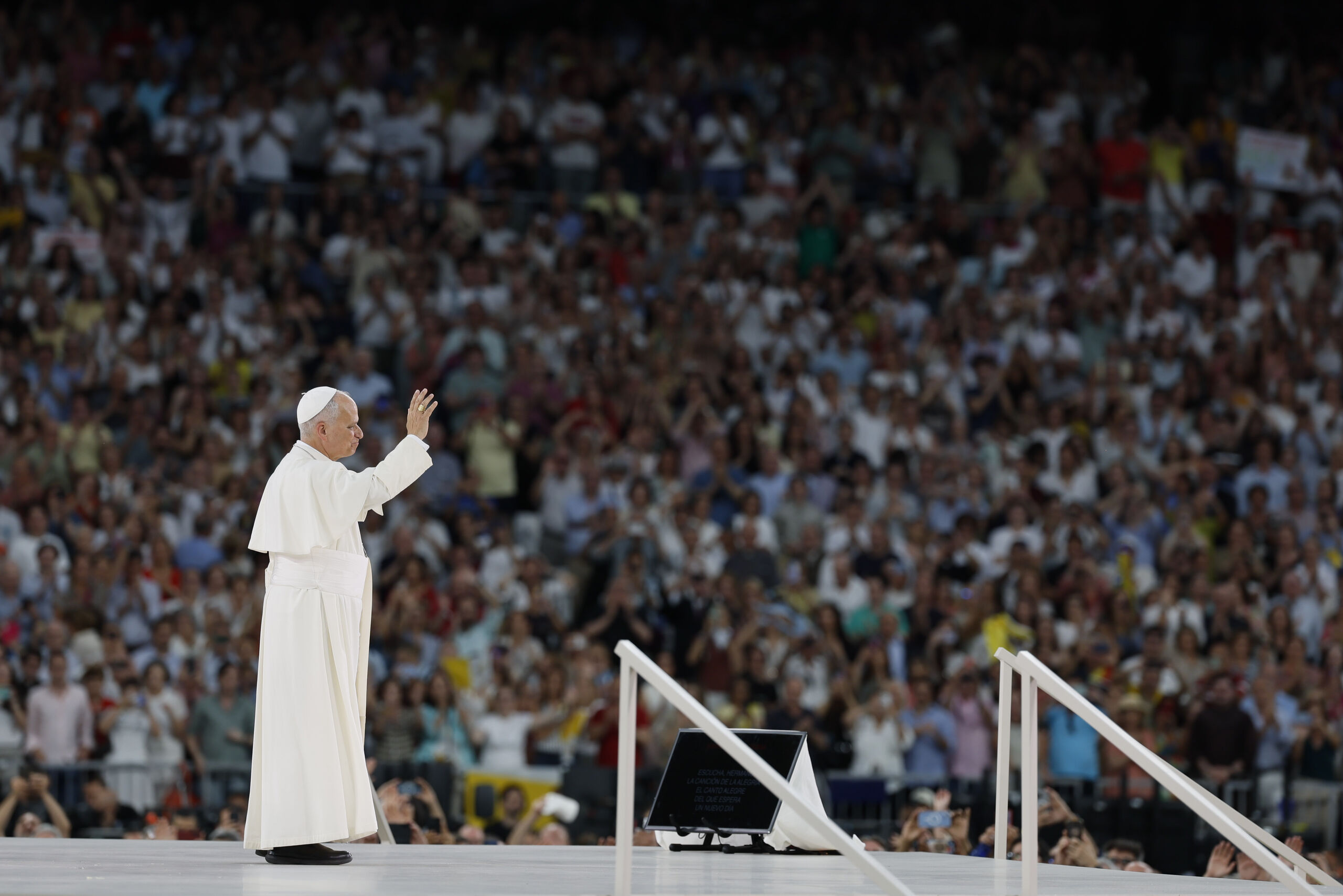 León XIV ante 70.000 fieles en el Bernabéu: "La Iglesia de M