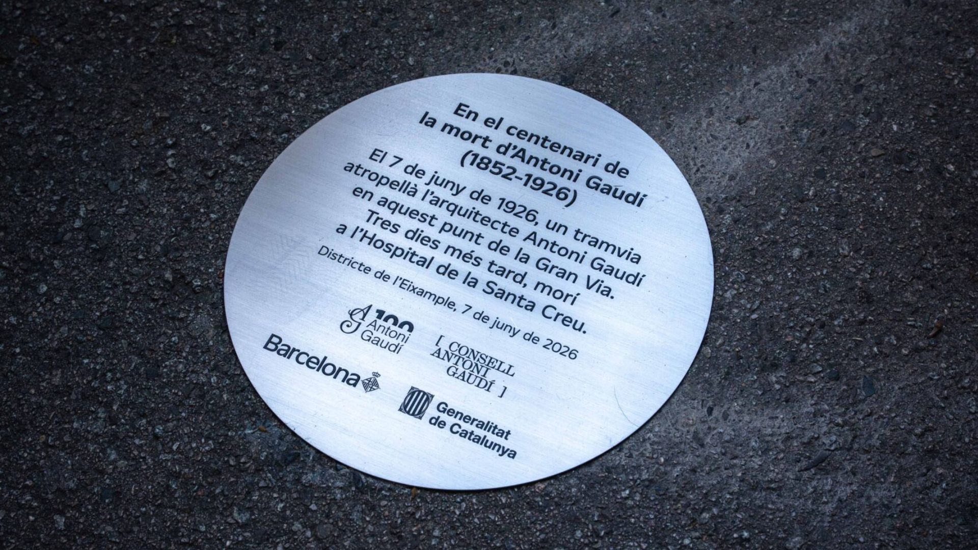 El Ayuntamiento de Barcelona instala una placa en el lugar d