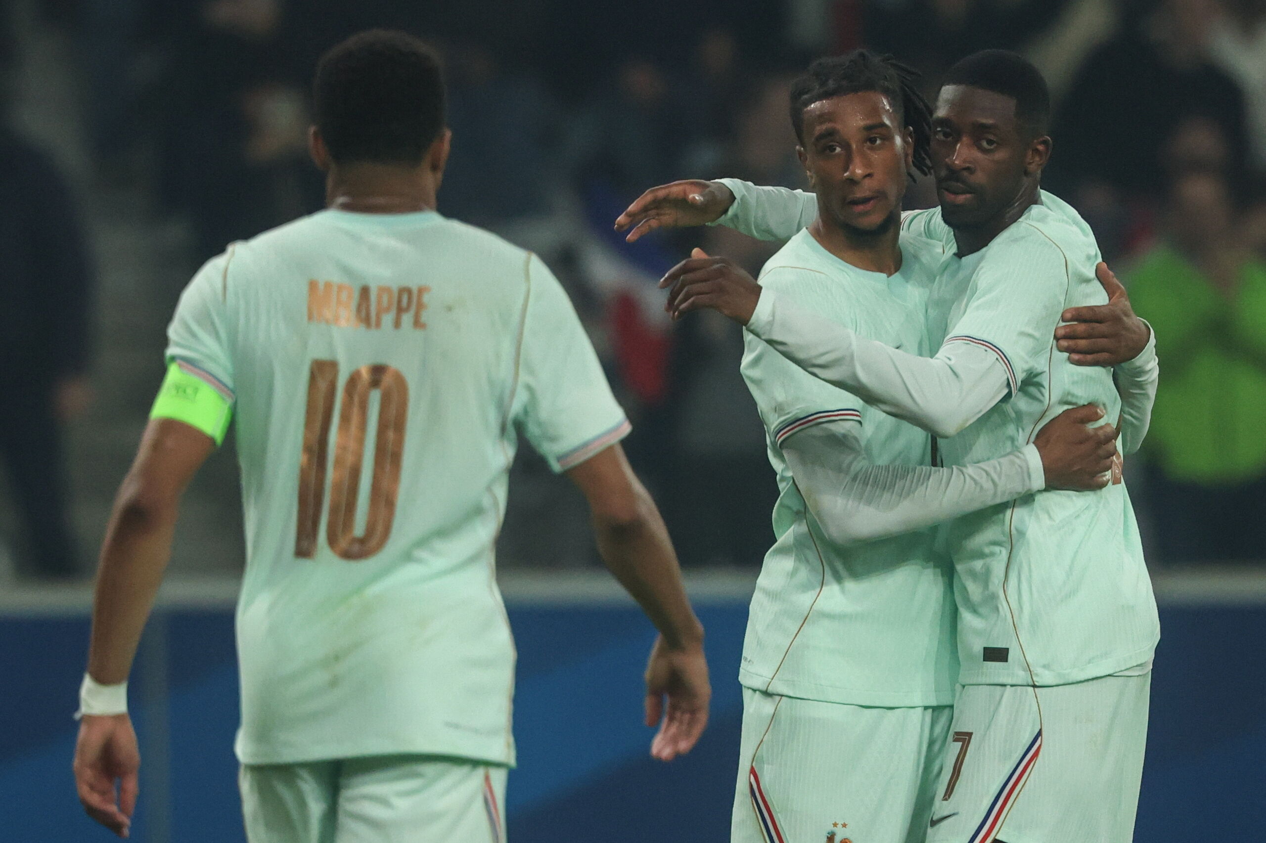 Olise eclipsa a Mbappé y hace soñar a Francia (3-0)