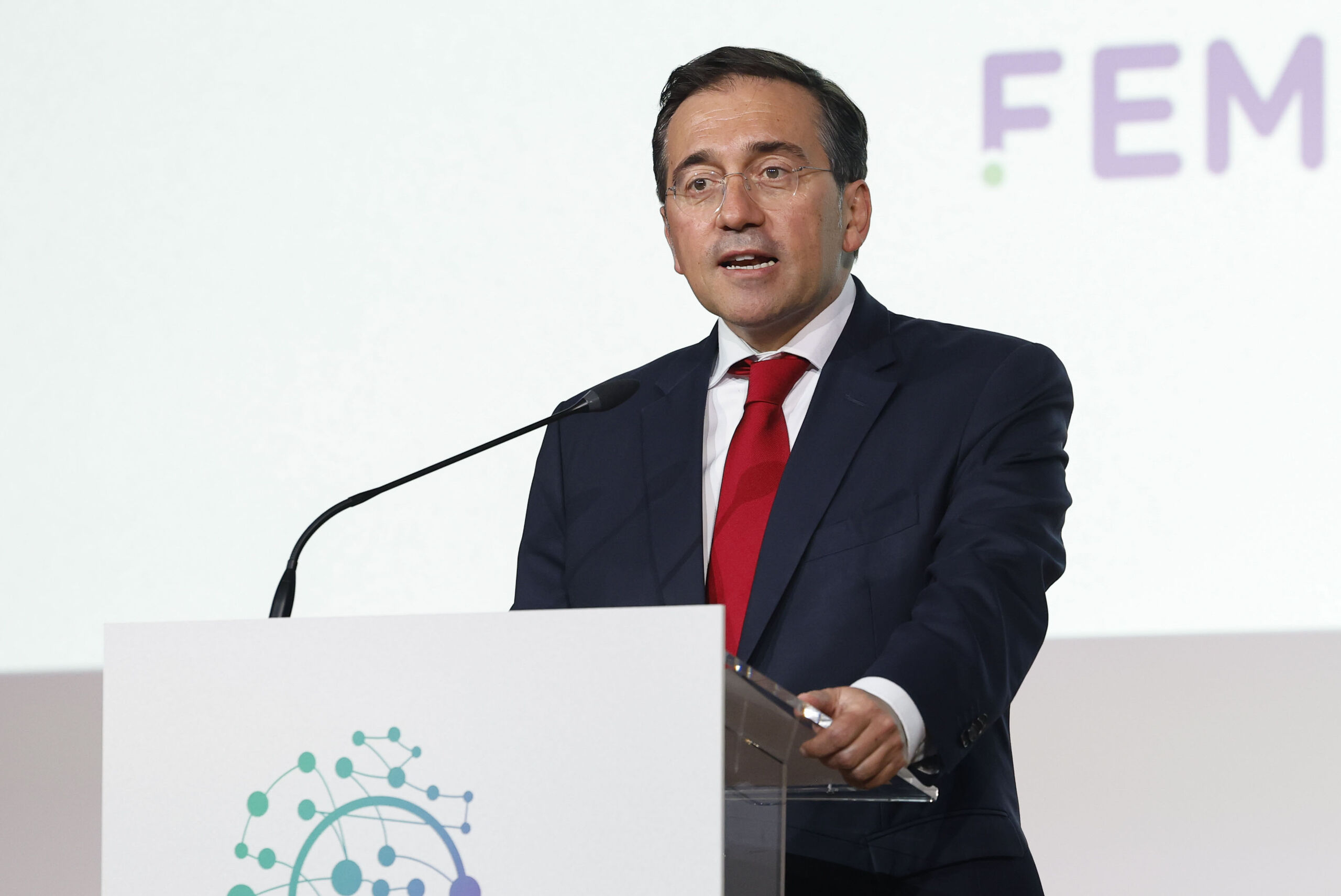 Albares vetó la participación de mujeres inmigrantes en el f