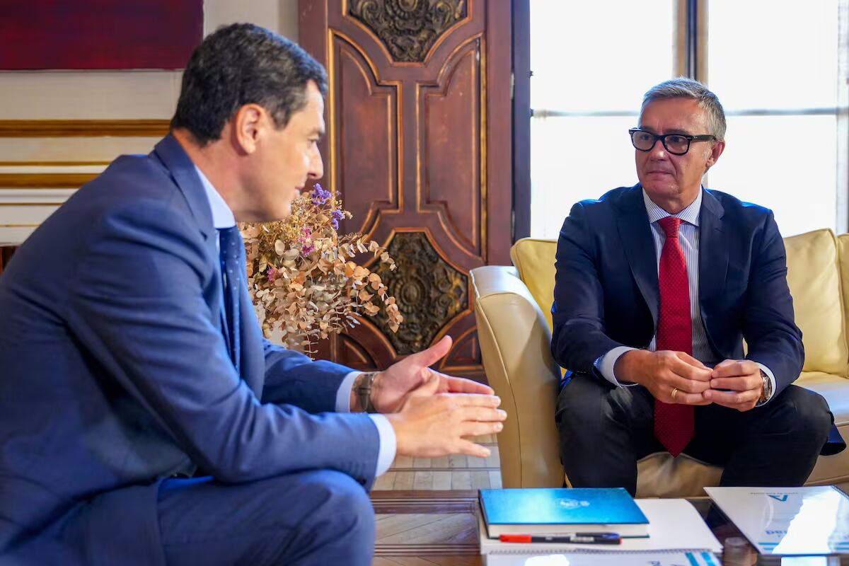 Juanma Moreno se sienta por primera vez con con Vox para neg