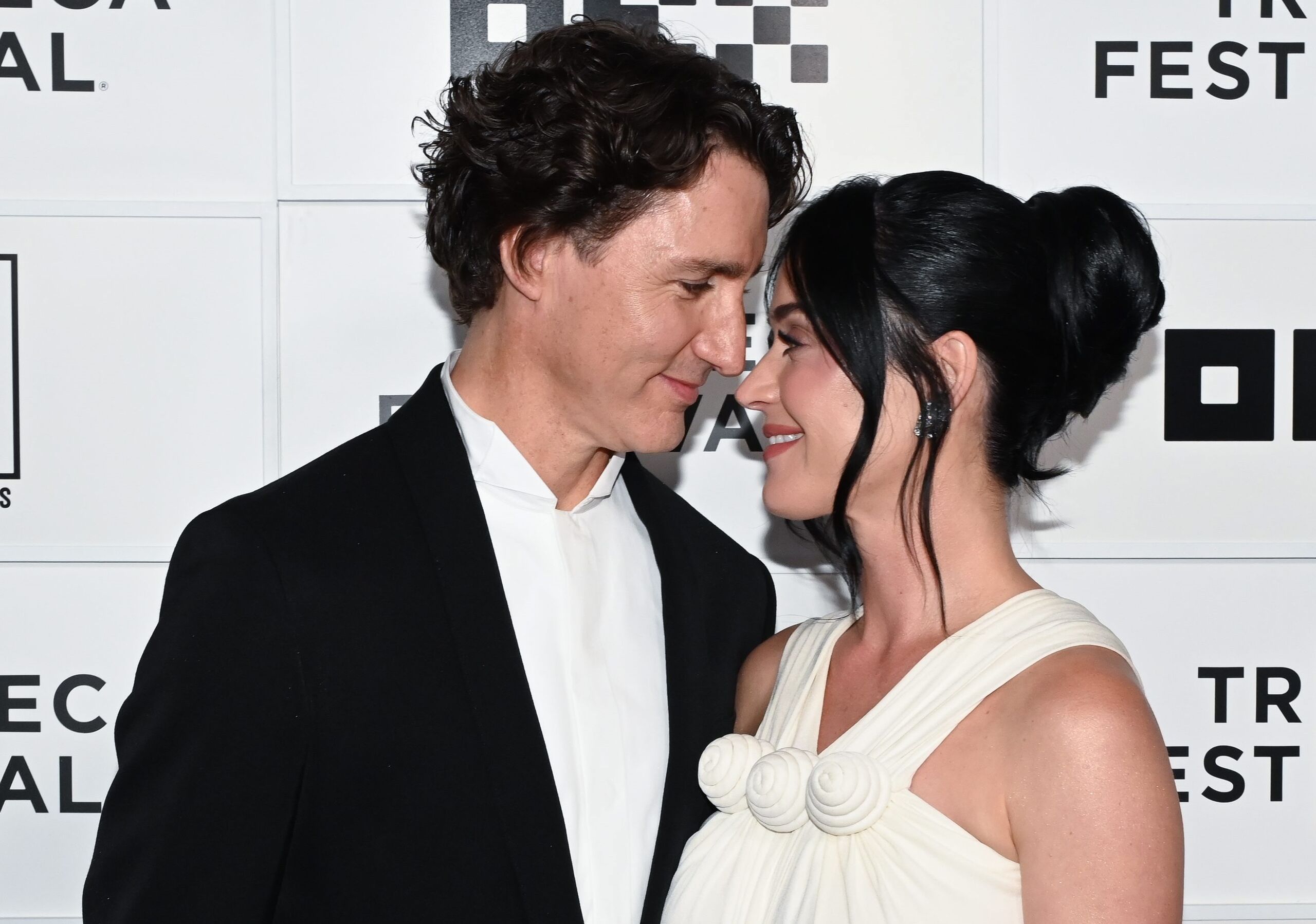 Katy Perry y Justin Trudeau debutan juntos y acaramelados en