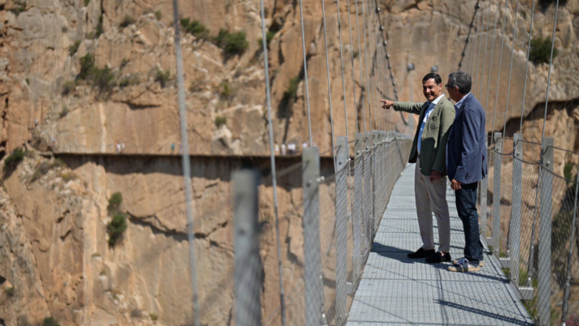 Moreno inaugura el puente colgante del Caminito del Rey, "ej