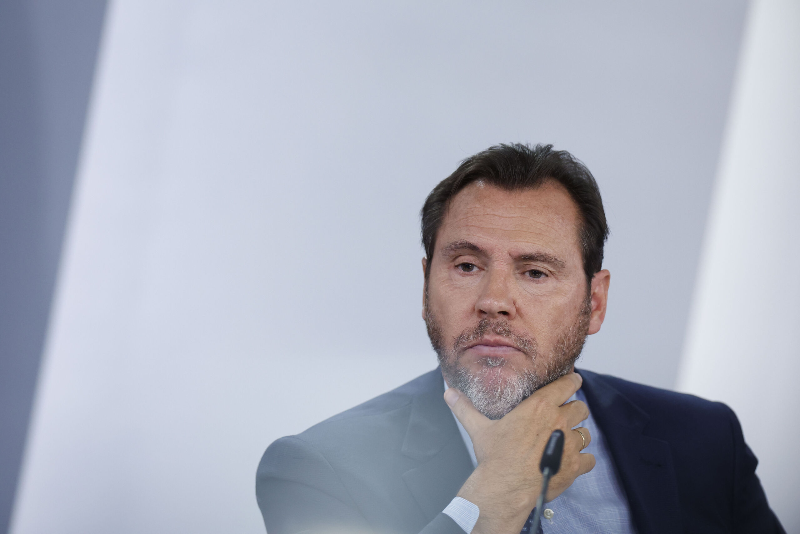 La bendición de un tren llega al Consejo de Ministros y desa