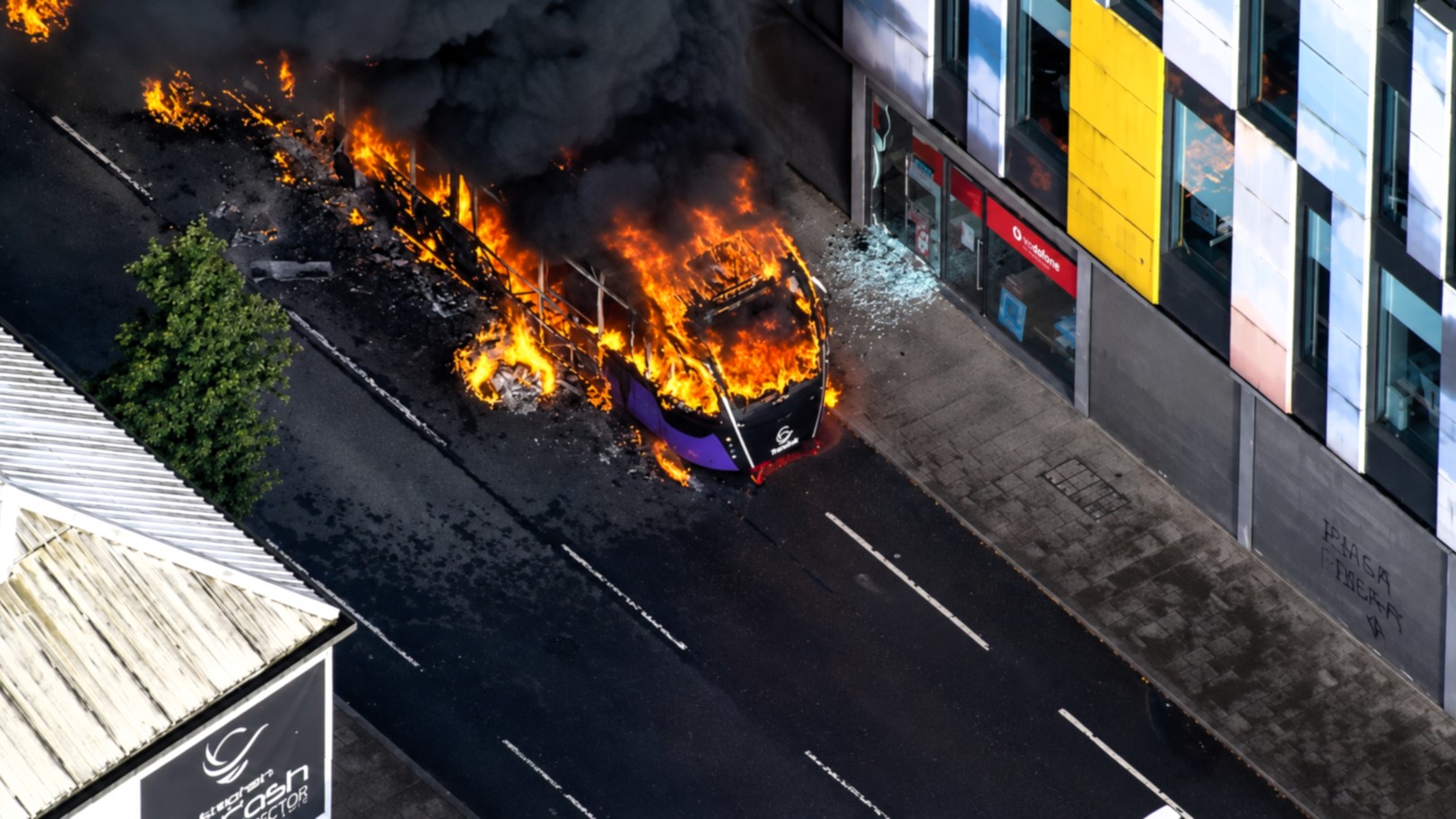Caos y violencia en Belfast tras el intento de decapitación 