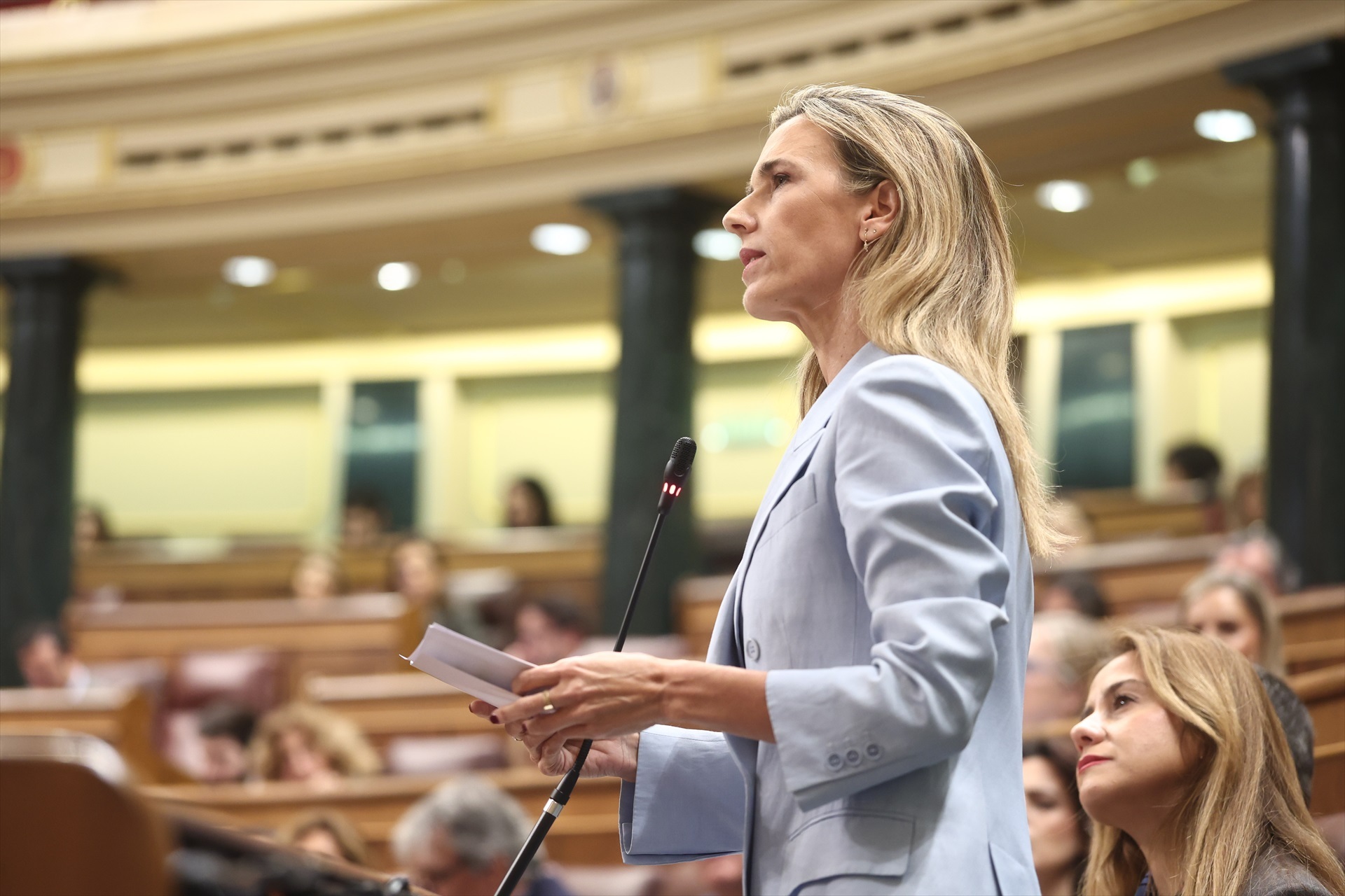 Cayetana Álvarez de Toledo retrata al PSOE: "El velo es el s