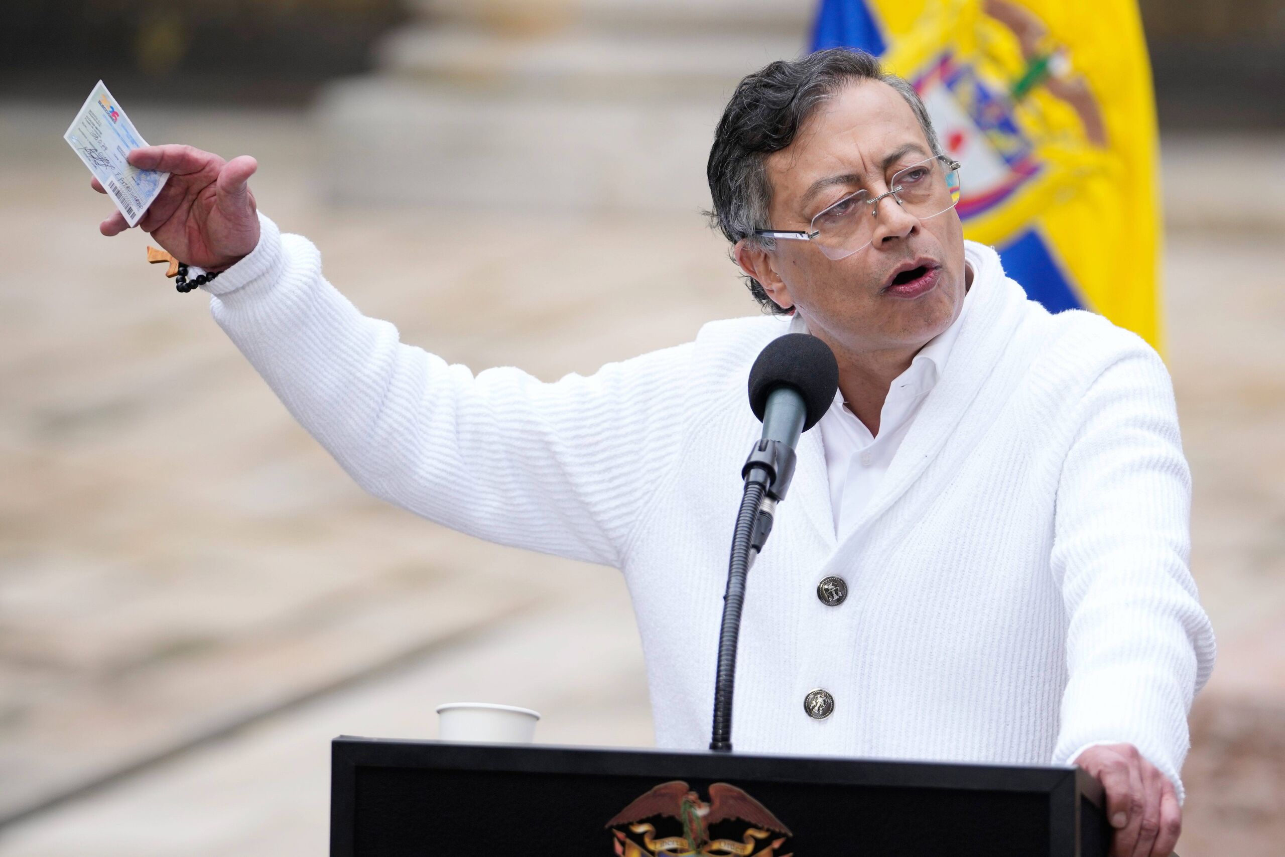 El Parlamento de Colombia ordena la "suspensión provisional"