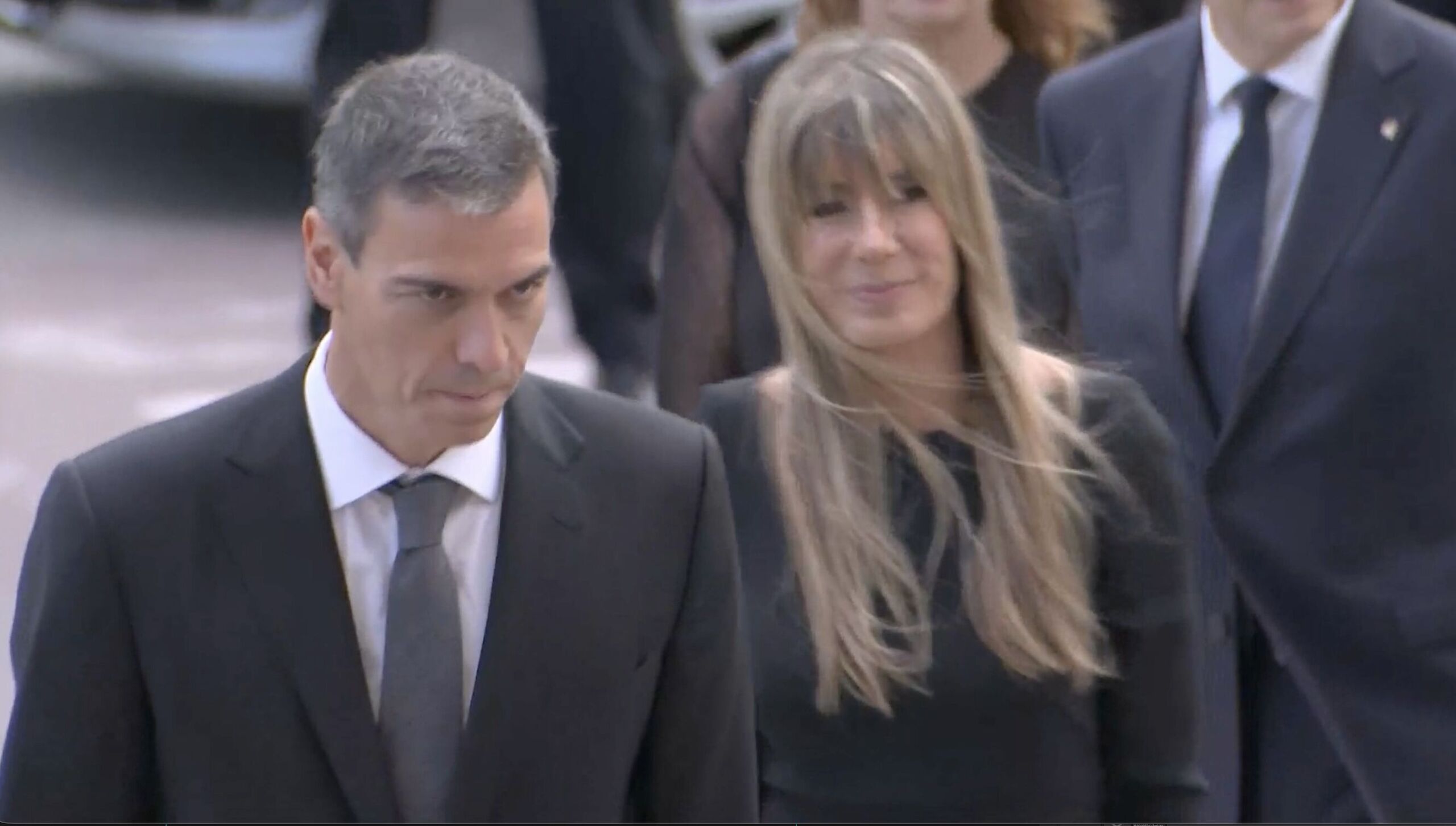 El juez Peinado manda a juicio a Begoña Gómez y le retira el pasaporte