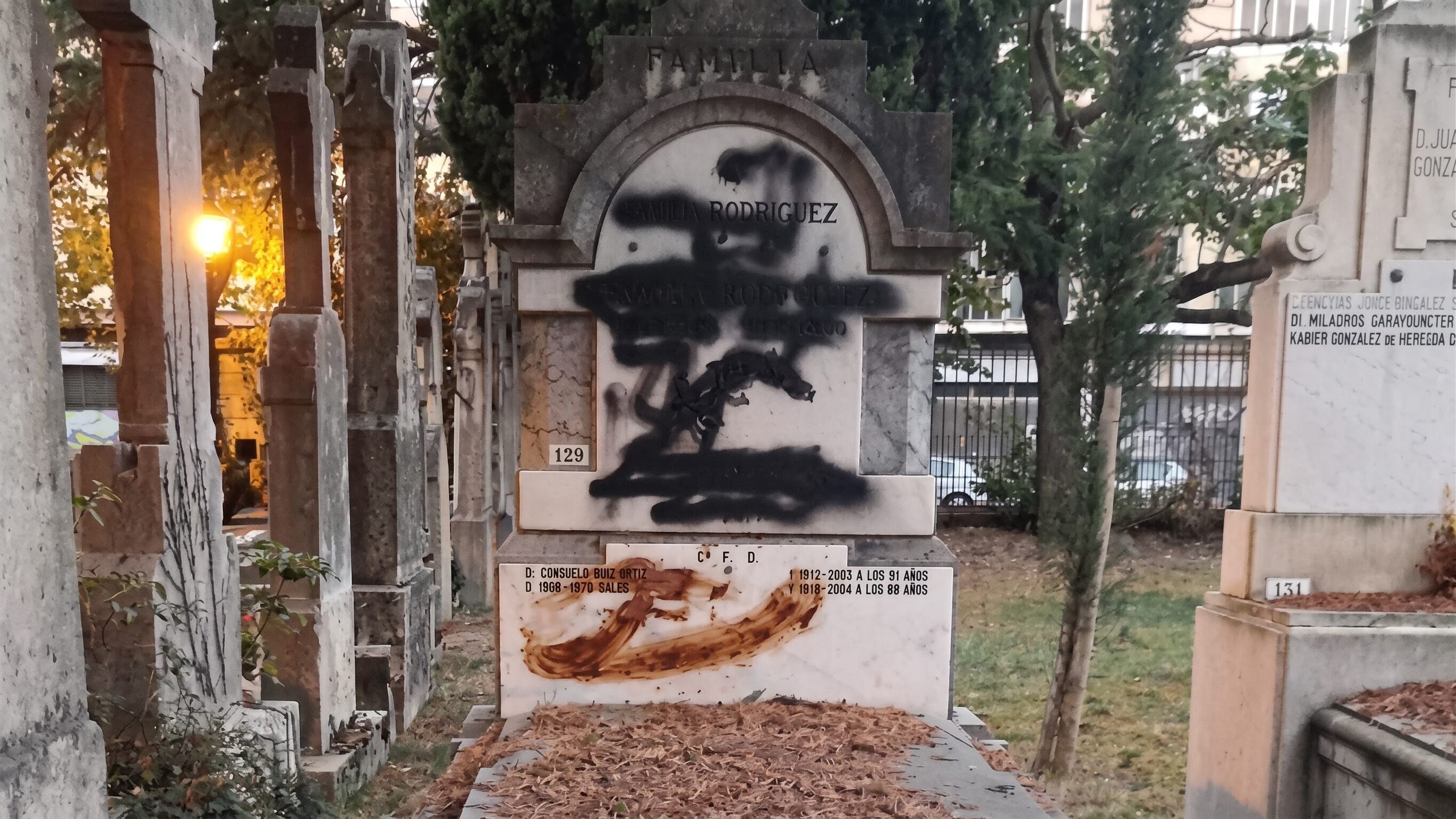 Absuelto el hombre acusado de vandalizar con heces la tumba 