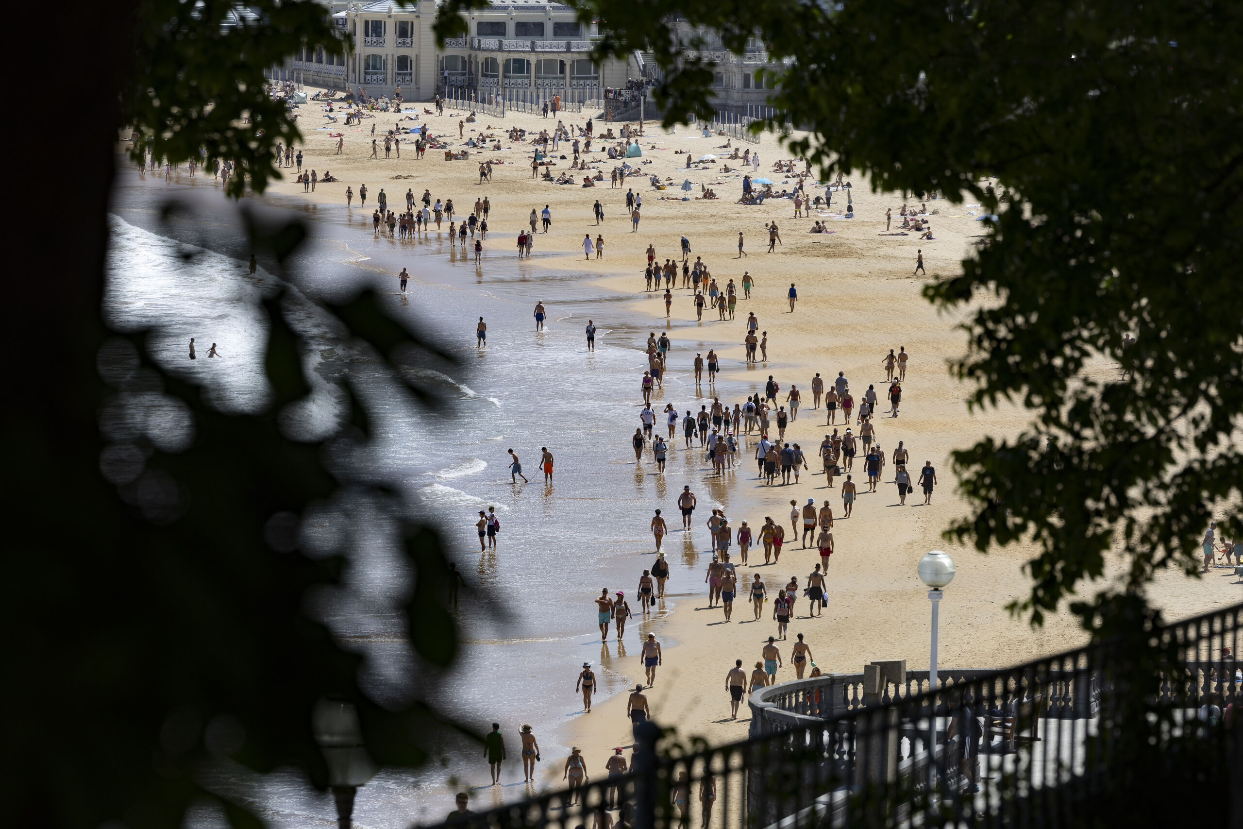 El calor se apodera de España: noches tropicales y termómetr