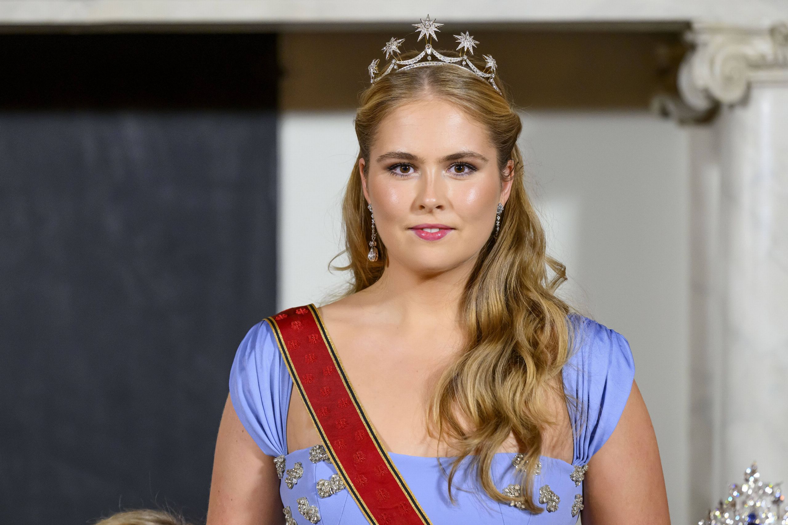 princesa-amalia-orange-tiara-estrellas.jpg