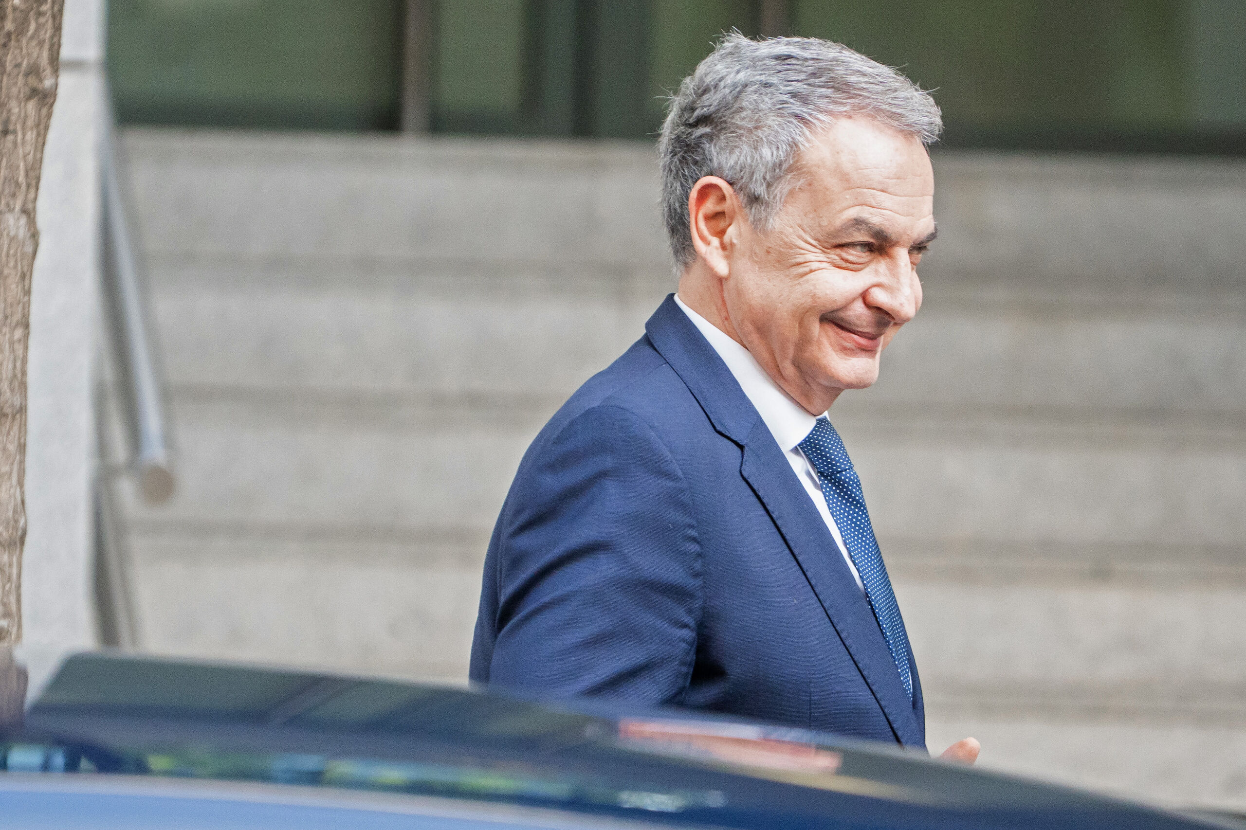 Zapatero cambió su móvil un mes antes de ser imputado: "A ver si nos ayudan de Ferraz, por seguridad"