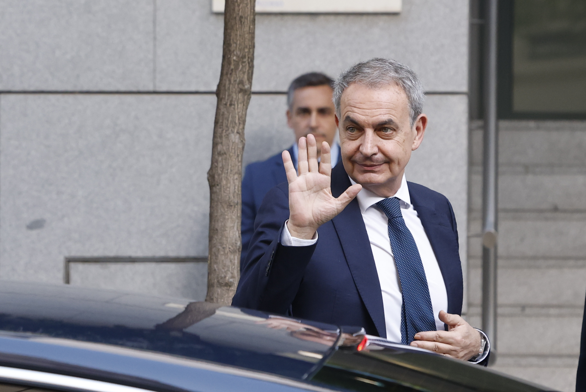 Zapatero se niega a declarar sobre las joyas y pide entre "una semana y diez días" para explicarse