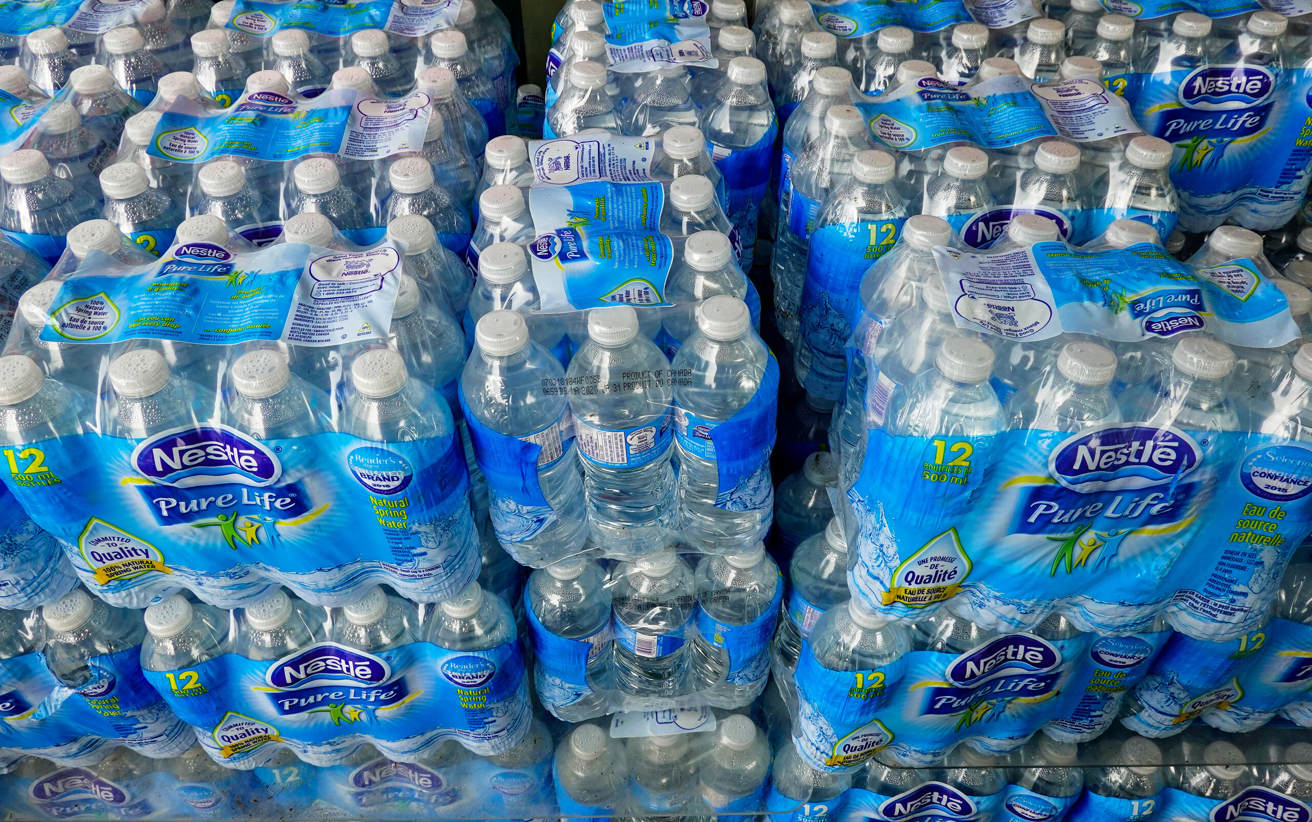 ¿Desaparecen los packs de seis botellas por normativa europea? Esta es la realidad