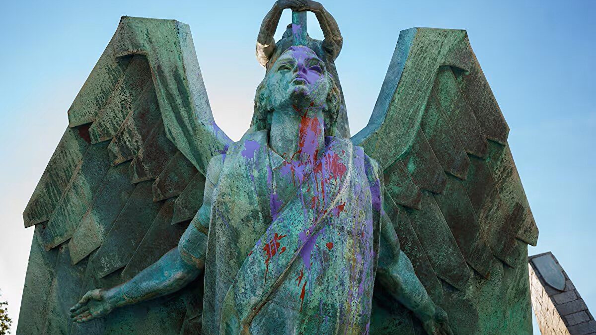 Dos informes avalan proteger el monumento de Ávalos frente a la ofensiva de Torres