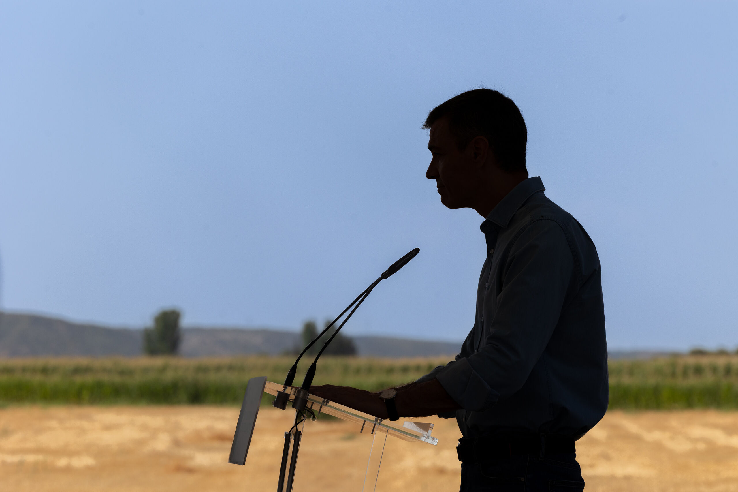 Sánchez, de Paiporta a Los Gallardos, del barro a sus cenizas