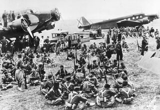 tropas-marroquies-esperando-traslado-1936.jpg