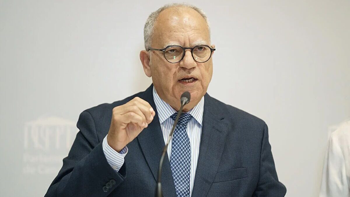 Curbelo plantea a los Cabildos crear residencias universitarias en las islas capitalinas