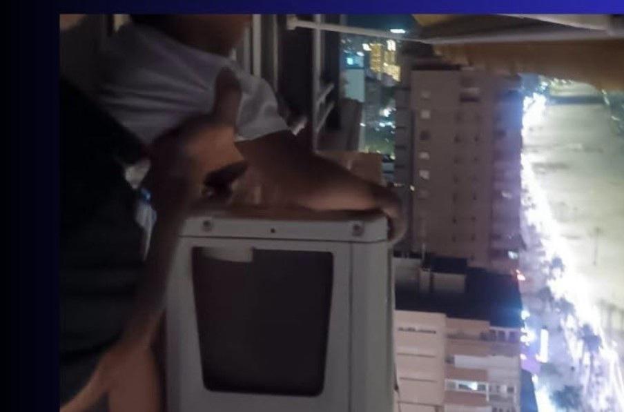 Rescatan a un niño en un aparato de aire acondicionado de un piso 21 en Benidorm