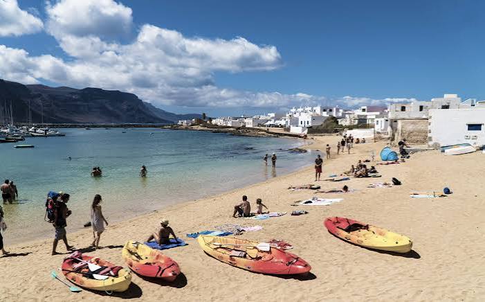 Canarias aprueba una modificación de sus cuentas para destinar 200.000 euros a limpieza de pozos en La Graciosa
