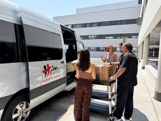 tres-cantos-dona-decena-cajas-ropa-46-mayores-evacuados-residencia-valdeluz-280726.jpg