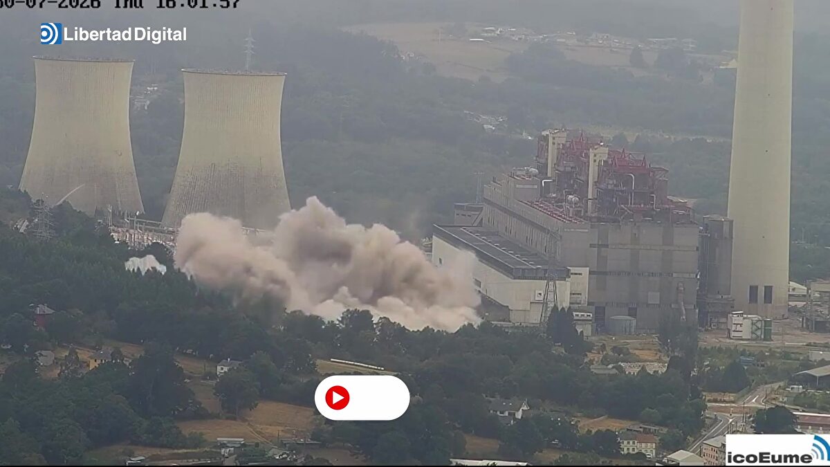 Así ha sido la demolición de las cuatro torres de la central térmica de As Pontes