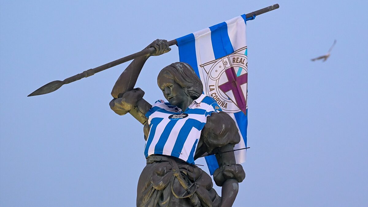 El Deportivo de A Coruña estrena nuevo himno,  Voa  de Xoel López, con la colaboración de la OSG y Susana Seivane