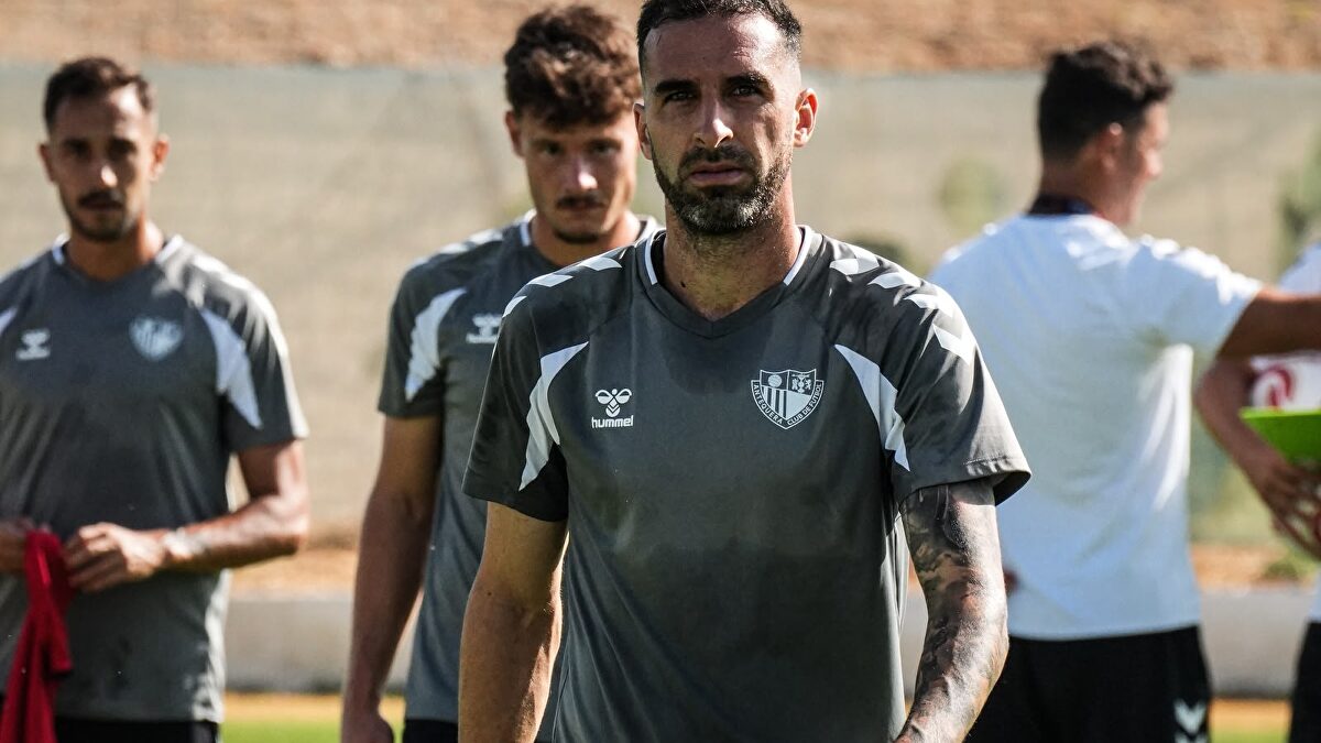 Iván Pérez: "Se debería dar más importancia a los estudios porque el fútbol se acaba rápido"